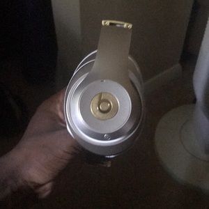 Beats studio 3 gold